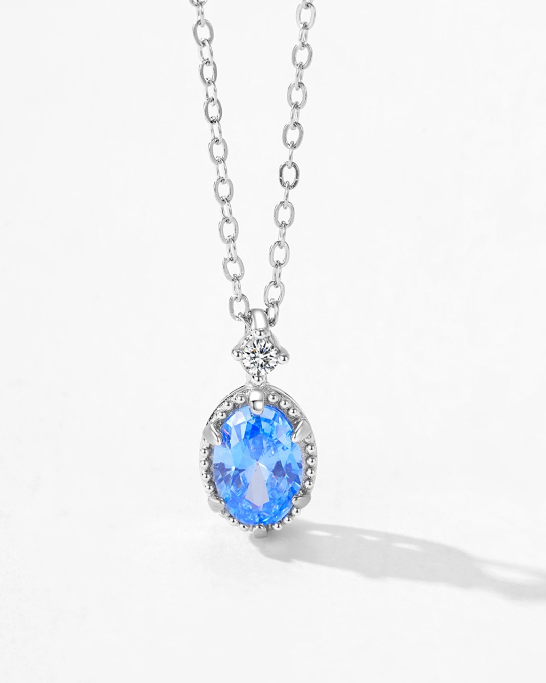 Colar Mannvik Aqua Celestial Oval com Zircônia em Prata 925