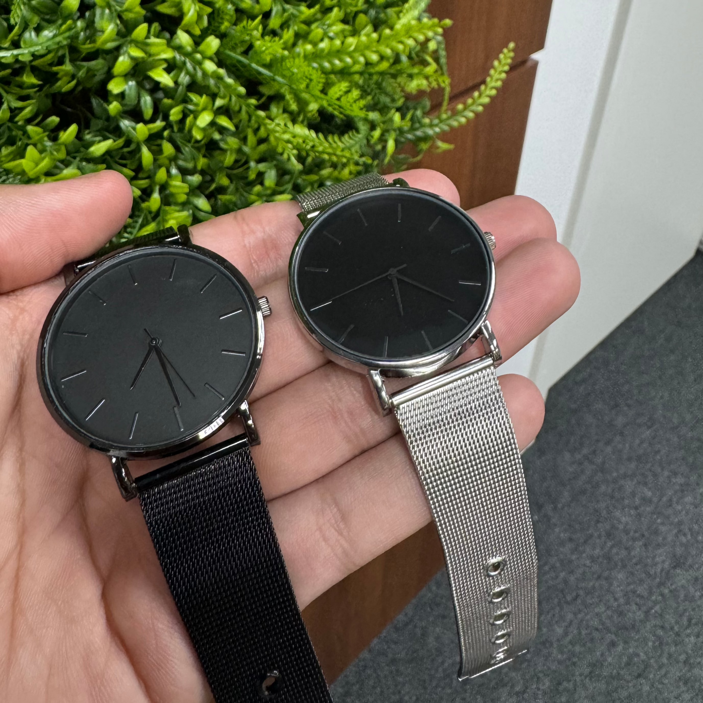 SET MIT 2 MINIMALISTISCHEN HERRENUHREN